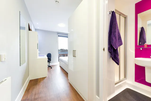 Silver En-Suite room image 2