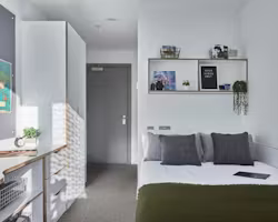 41-castle-street-leicester-Silver En-suite