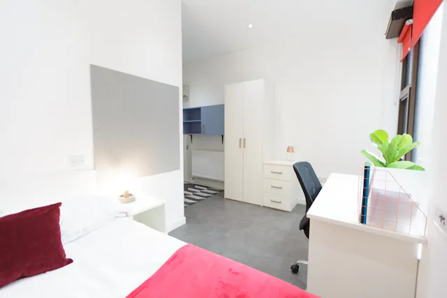 Silver En-Suite(Accessible) room image 2