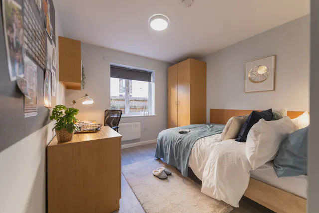 Silver Ensuite room image 1
