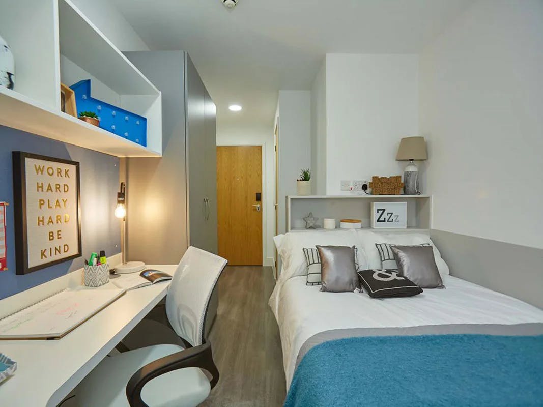 Silver En Suite