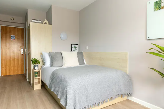 Silver Ensuite room image 1