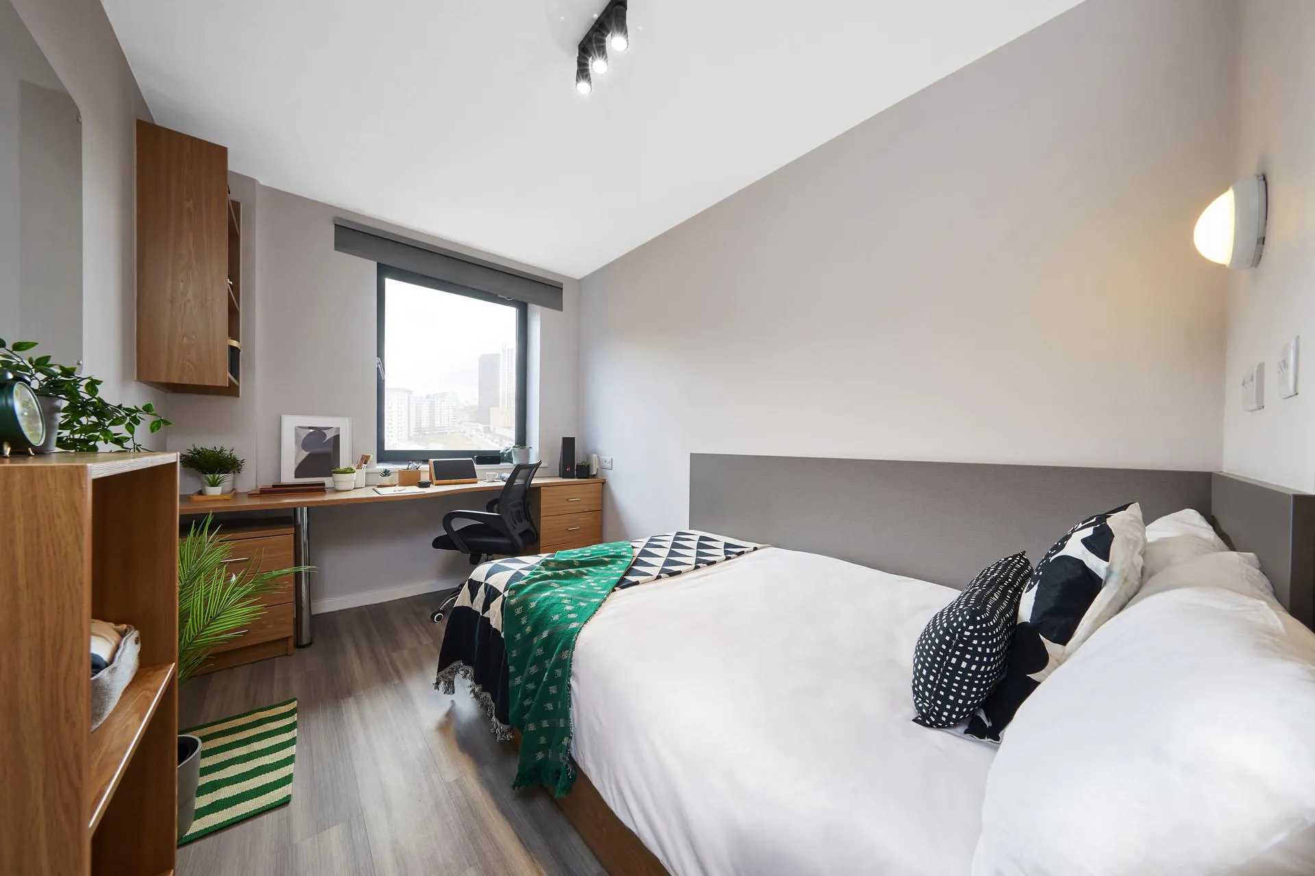 jennens-court-birmingham-birmingham-Silver En-Suite