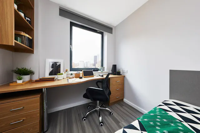 Silver En-Suite room image 3