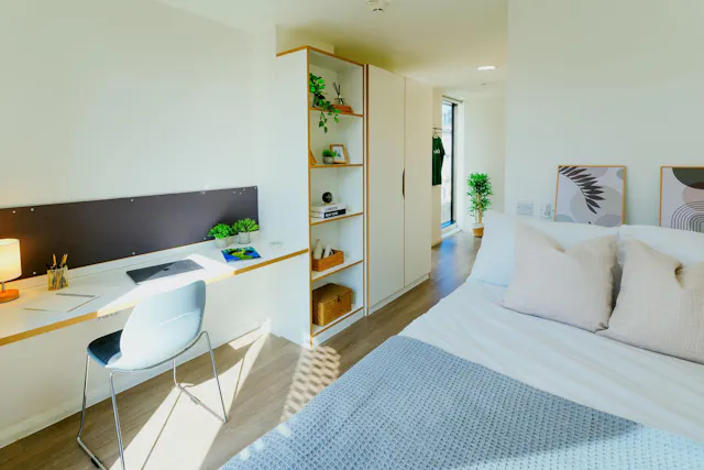 Silver Ensuite room image 1