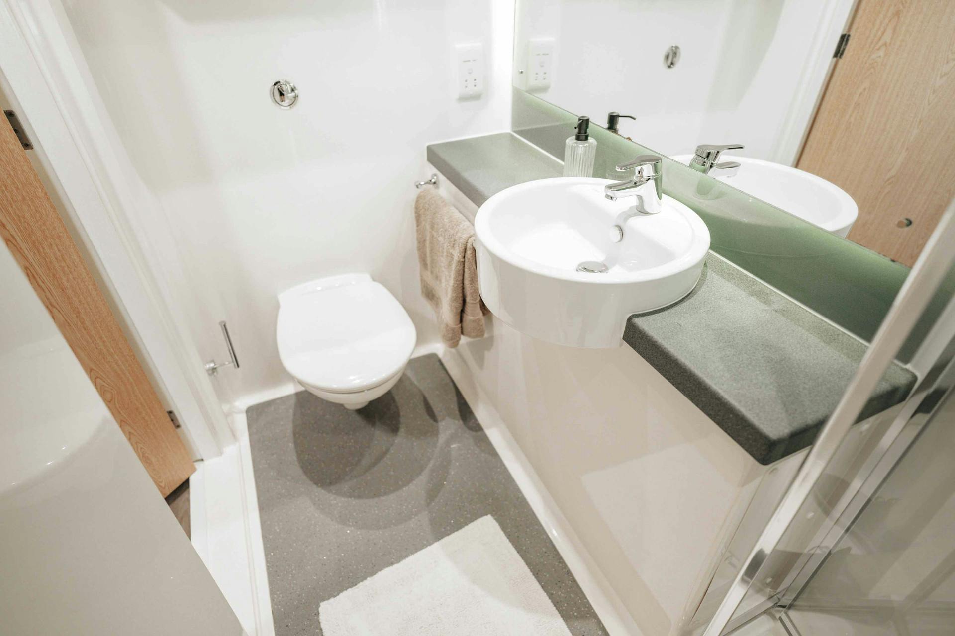 Silver Ensuite (Courtyard View)