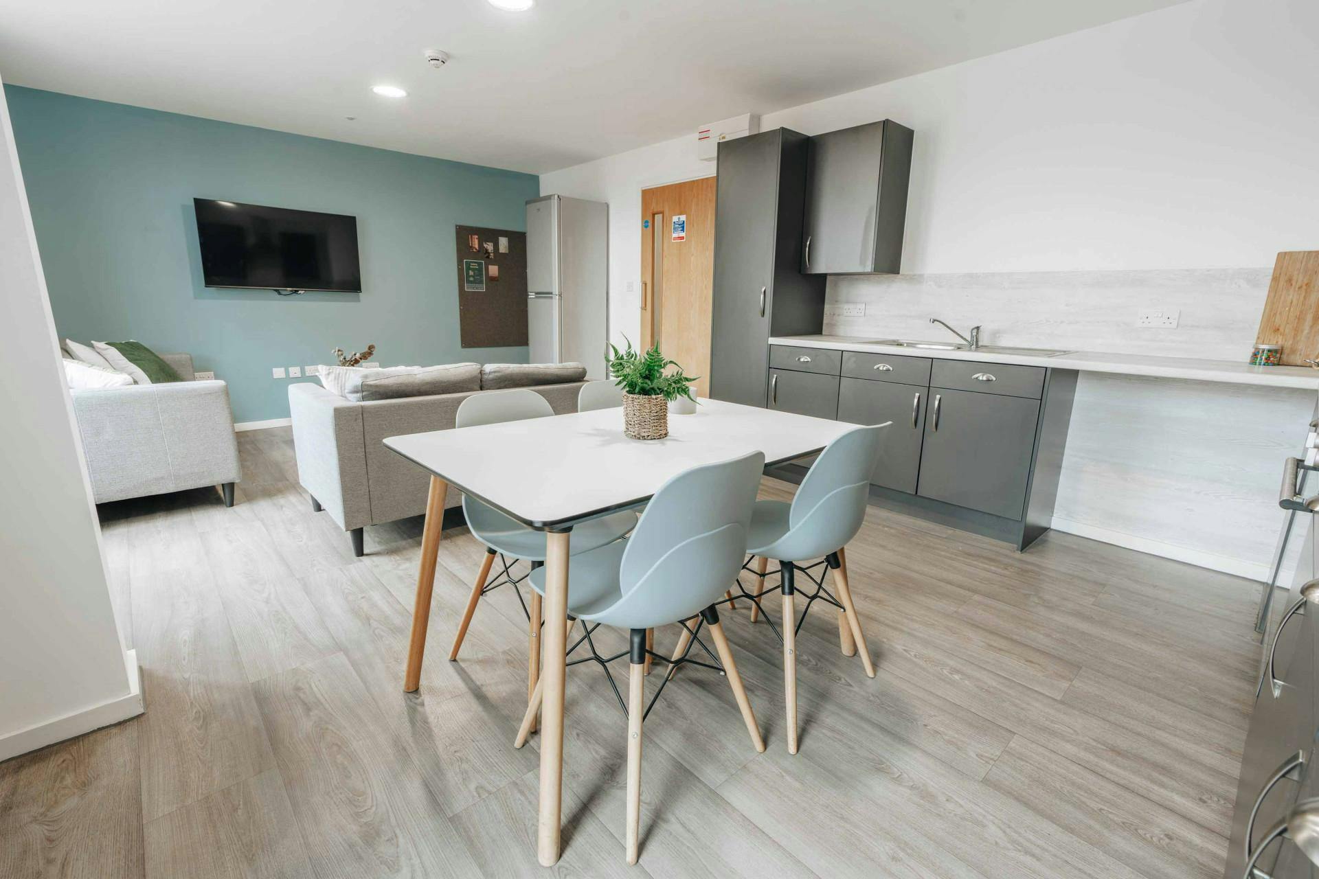 Silver Ensuite - Mid Floor