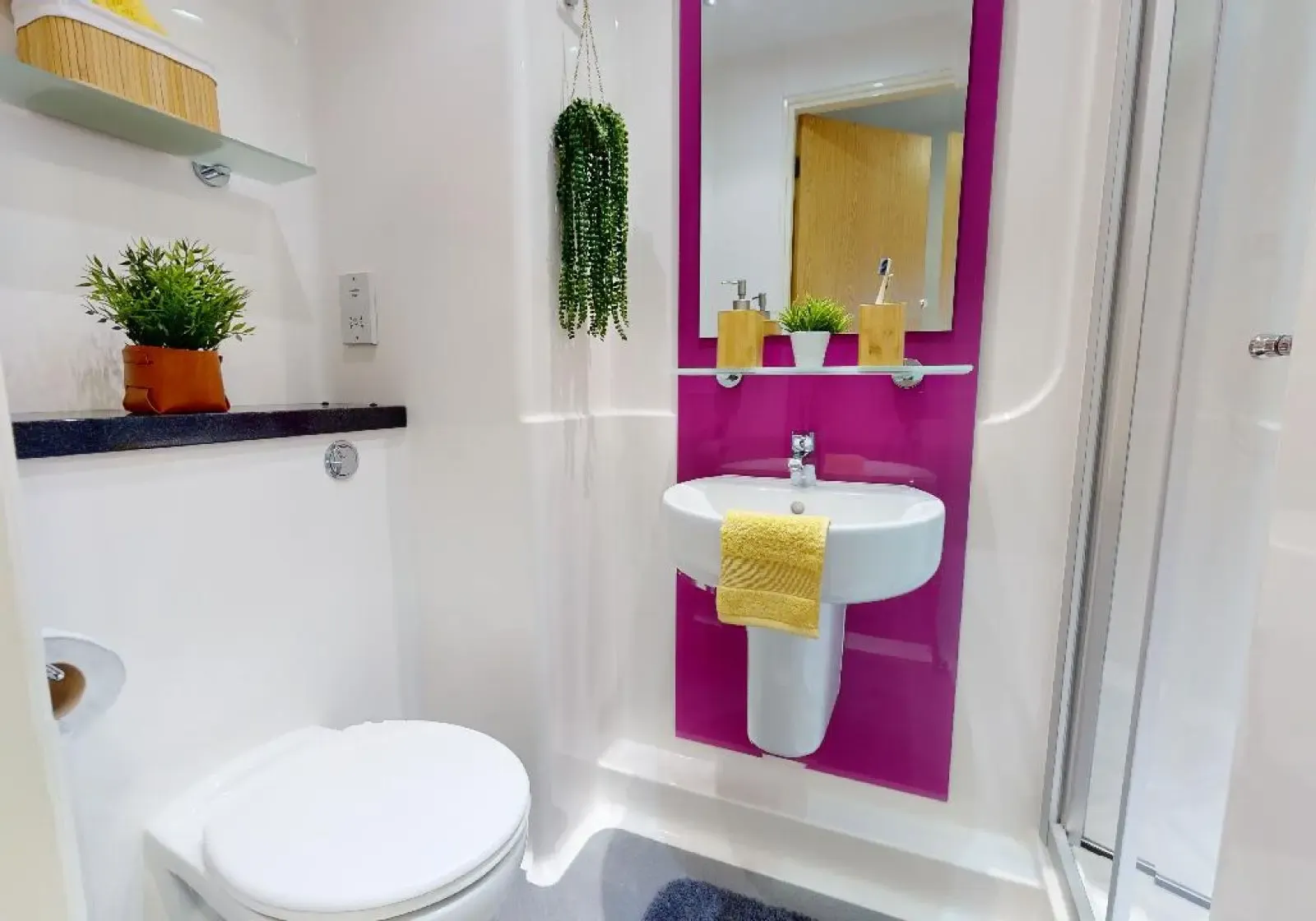 Silver En Suite Plus