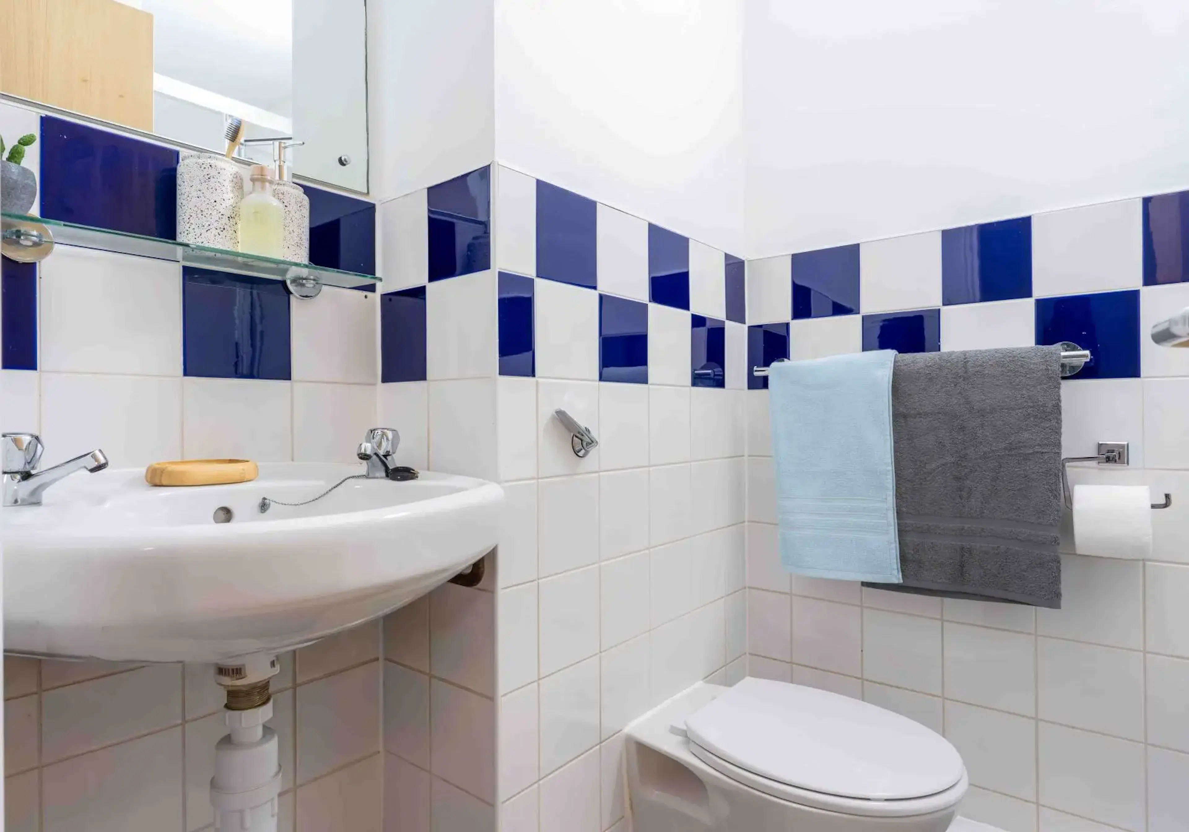 Silver En Suite Plus BATHROOM 3