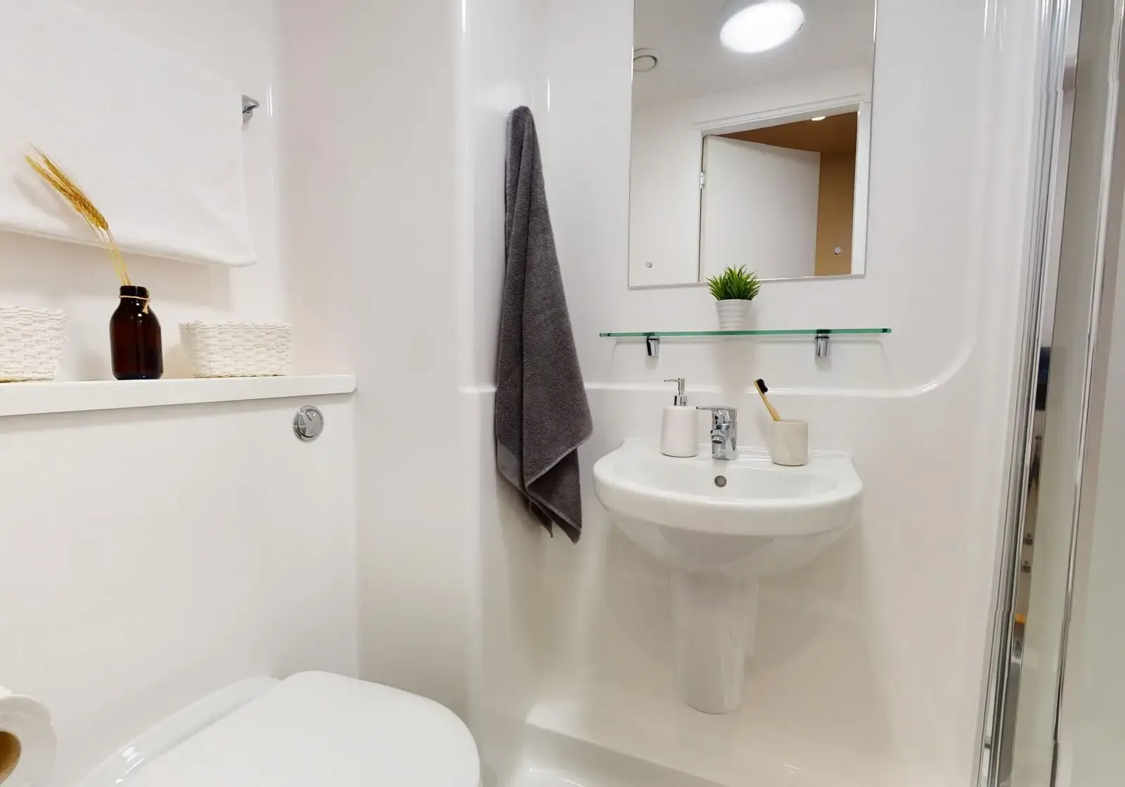 Silver En Suite Plus