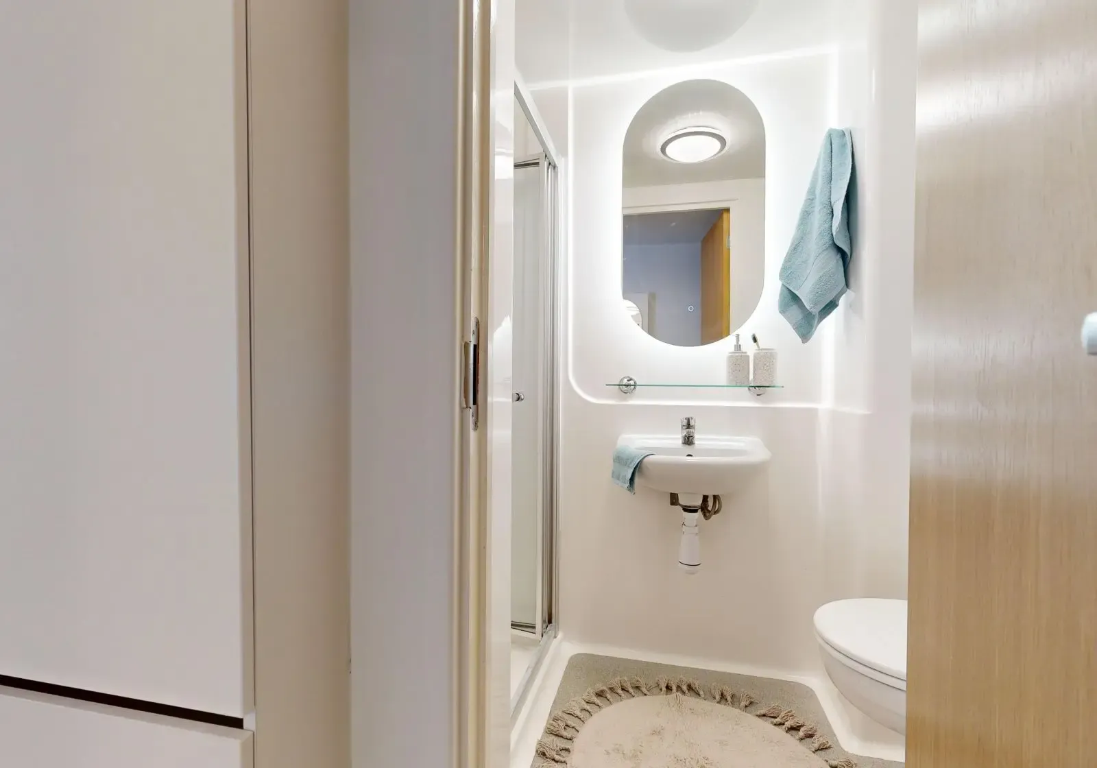Silver En Suite
