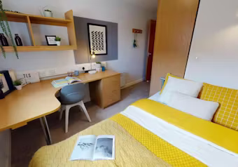 iQ Kopa, Preston-Preston-ROOM-1