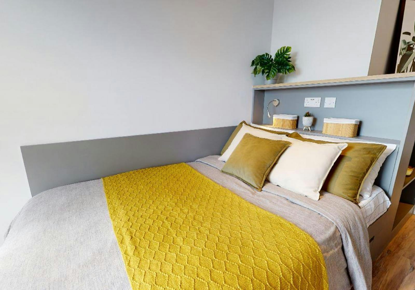 Silver En Suite Plus