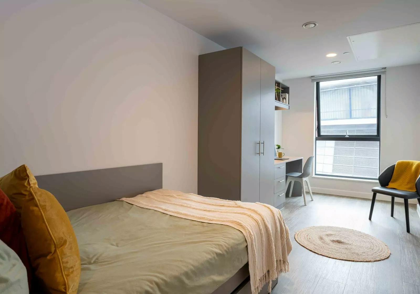 Silver En Suite Plus