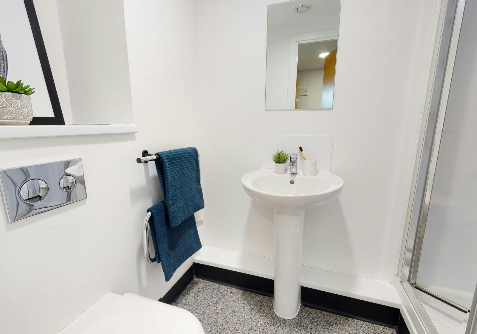 Silver En Suite