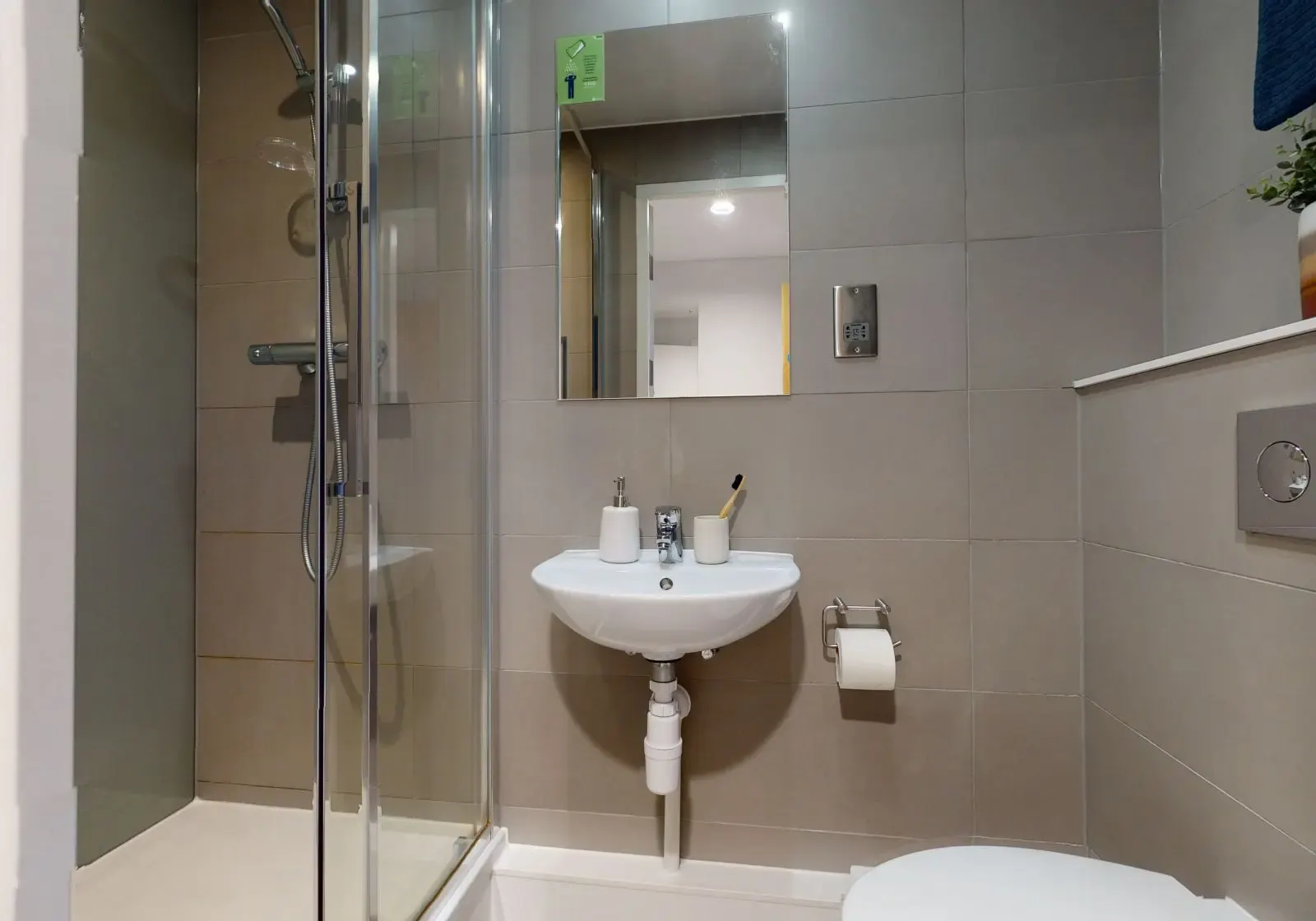 Silver En Suite