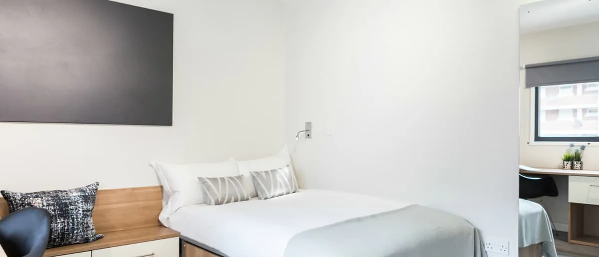 Silver Ensuite Lower Level ROOM
