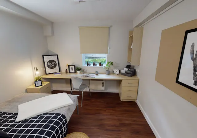Silver En Suite room image 2