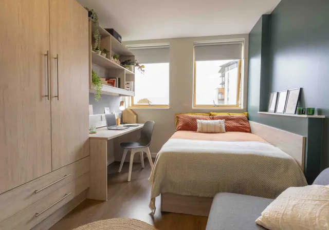Silver En Suite room image 2