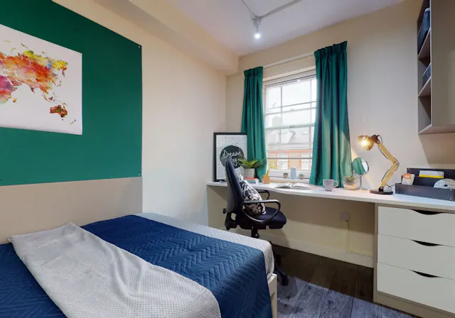 Silver En Suite room image 2