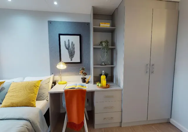 Silver En Suite room image 2