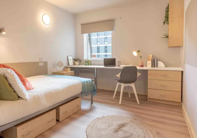 Silver En Suite room image 2