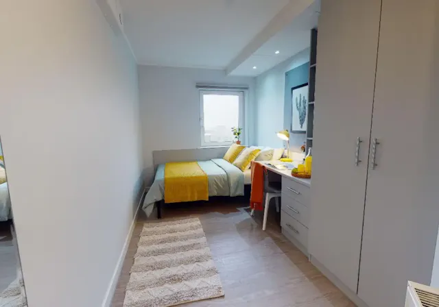 Silver En Suite room image 3