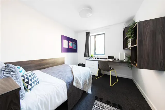Silver Ensuite room image 1
