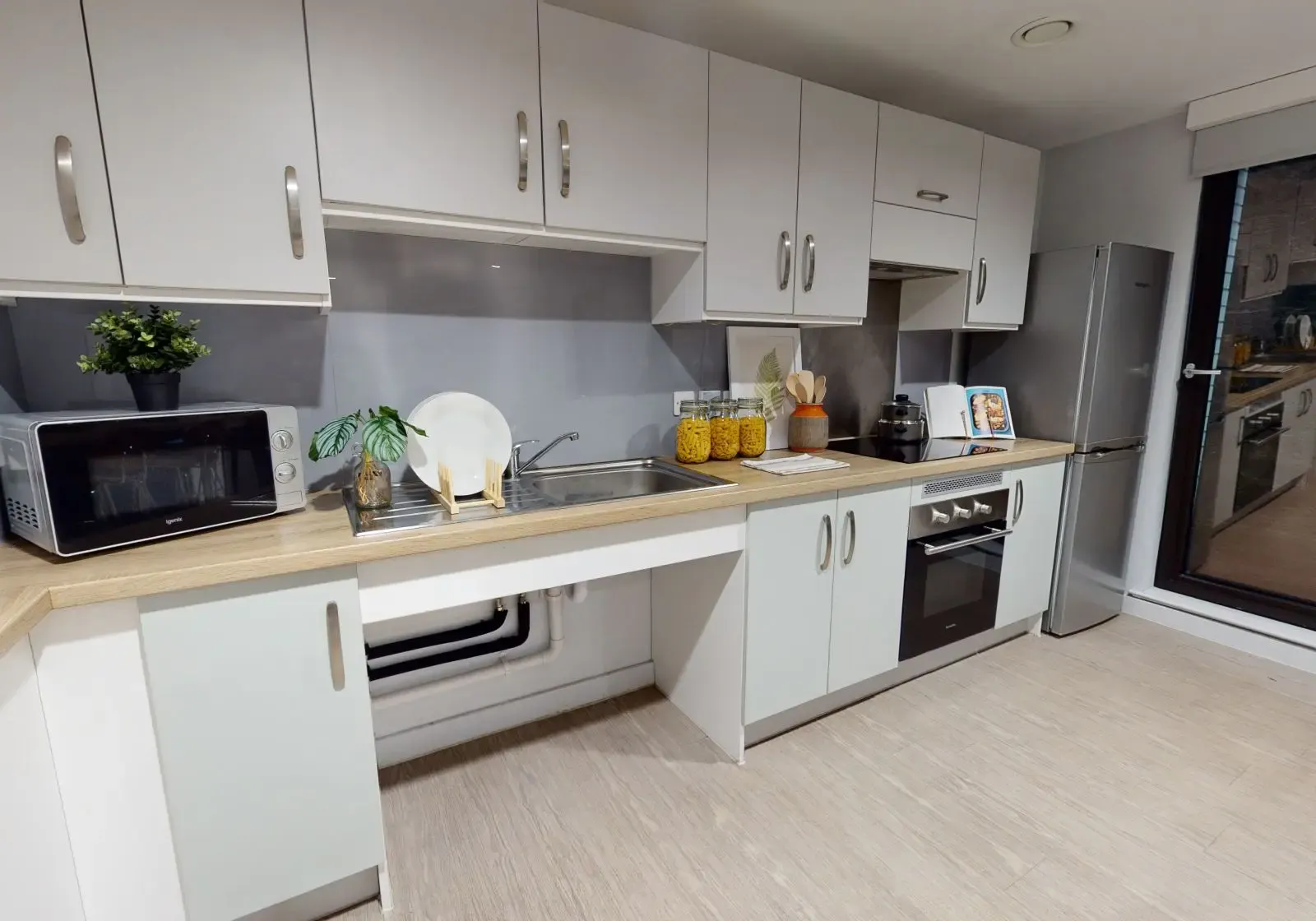 Silver En Suite