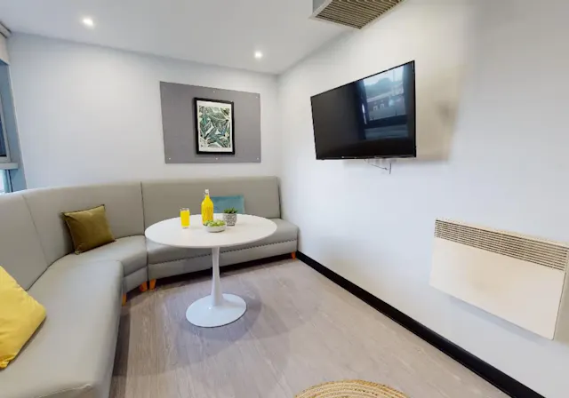 Silver En Suite room image 3