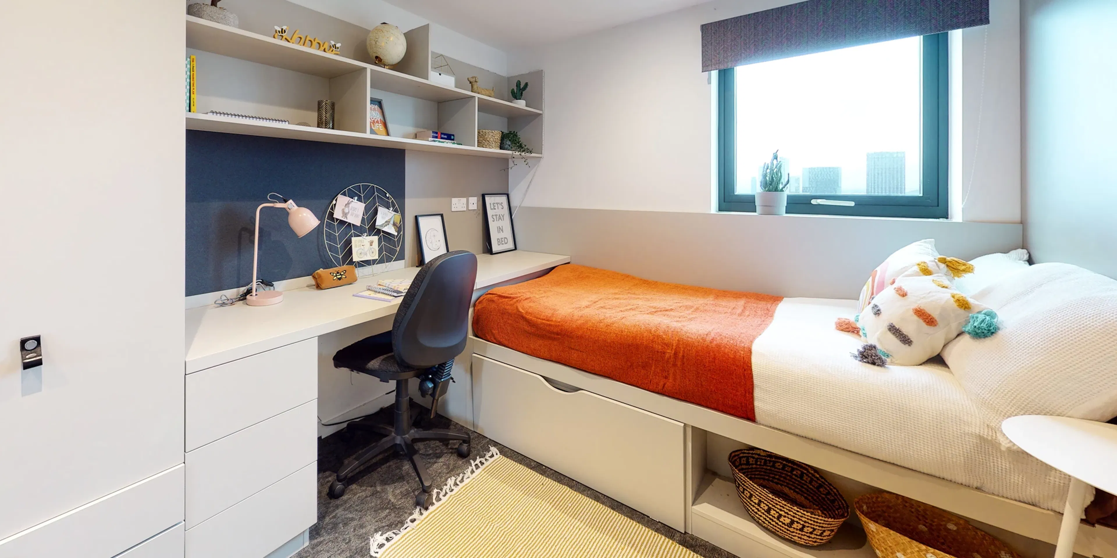 Silver Ensuite Lower ROOM 4