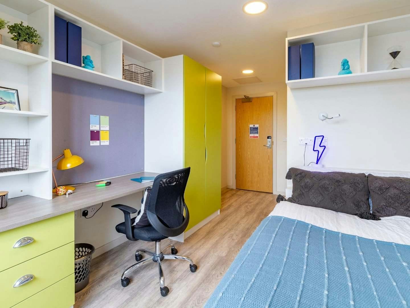 Silver En Suite