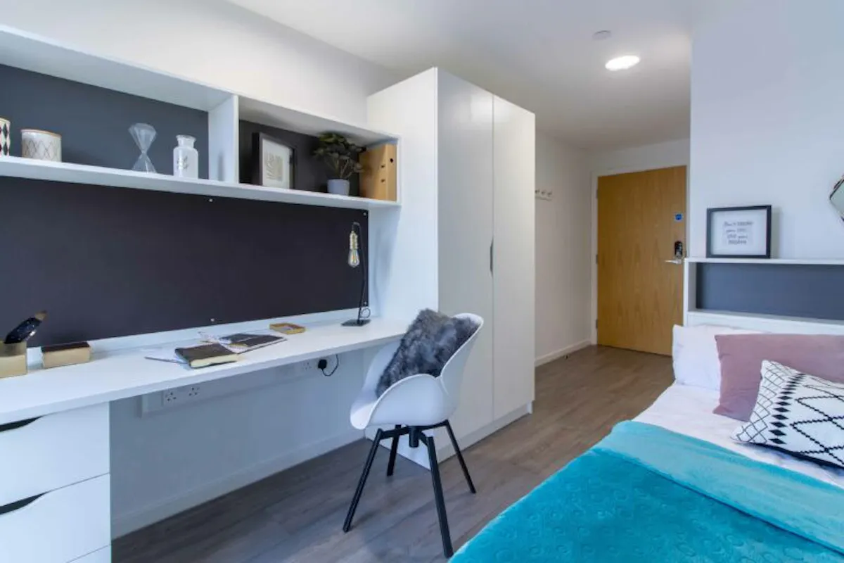 Silver Ensuite ROOM