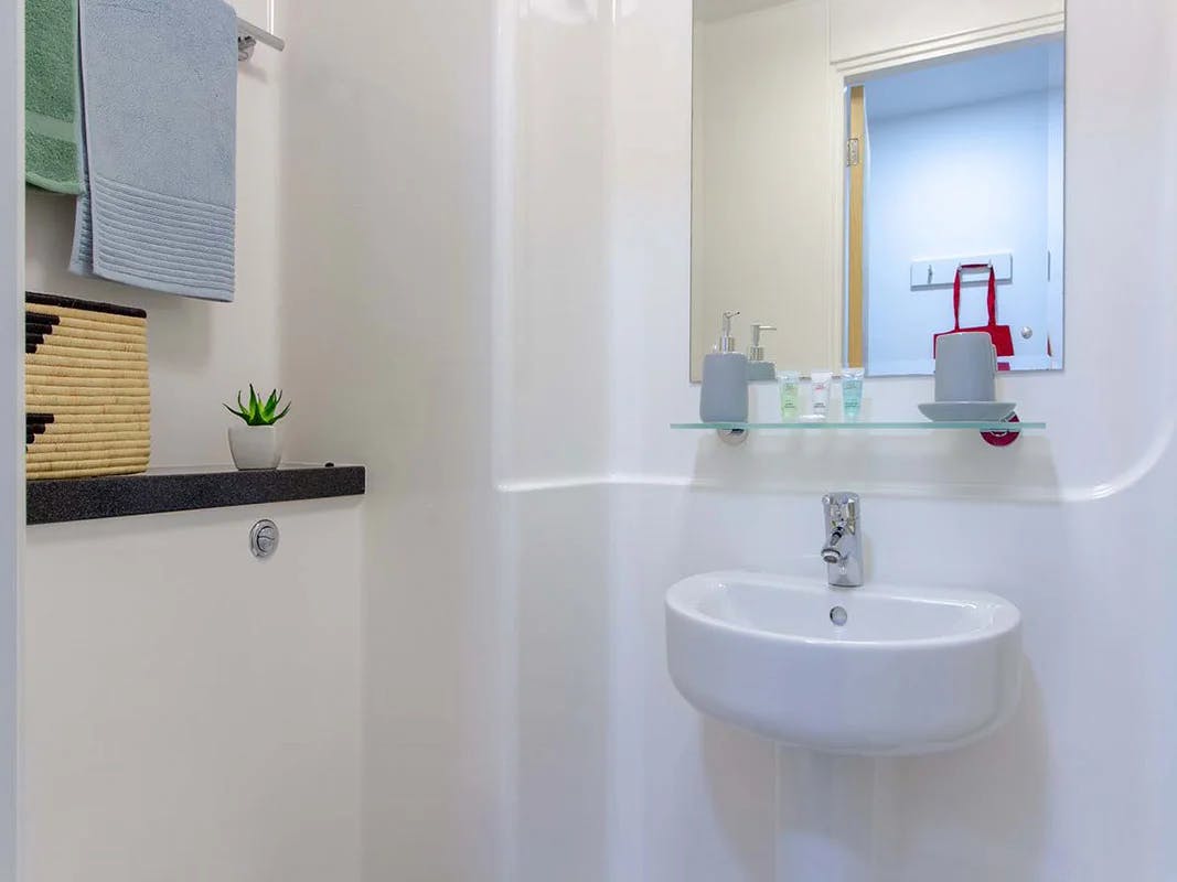 Silver En Suite