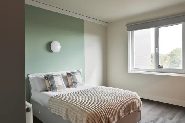 Silver En-suite UK Guarantor not required room image 2