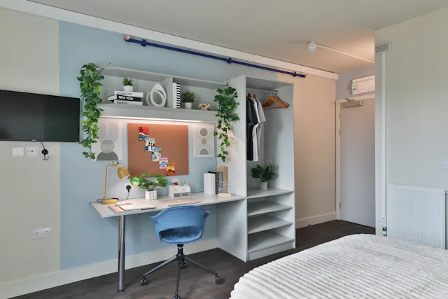 Silver En-suite UK Guarantor not required room image 3
