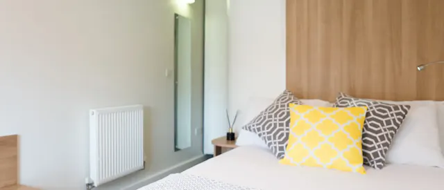 Silver Ensuite Upper Level room image 2