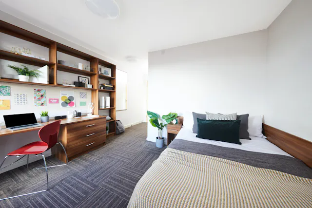 Silver Ensuite room image 1