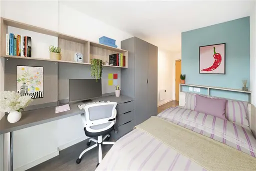 Silver Ensuite Upper Level room image 2