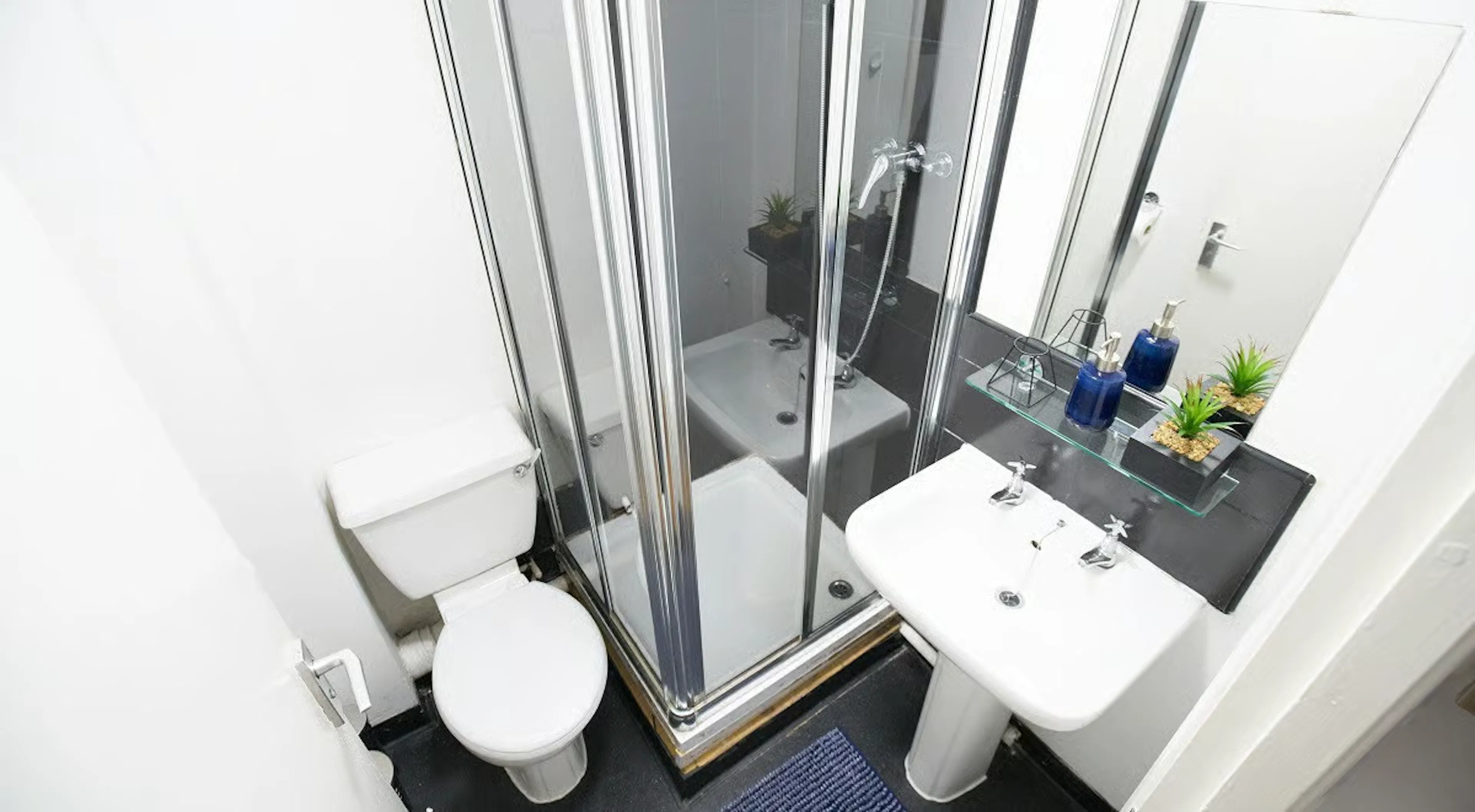 Silver Ensuite BATHROOM 3