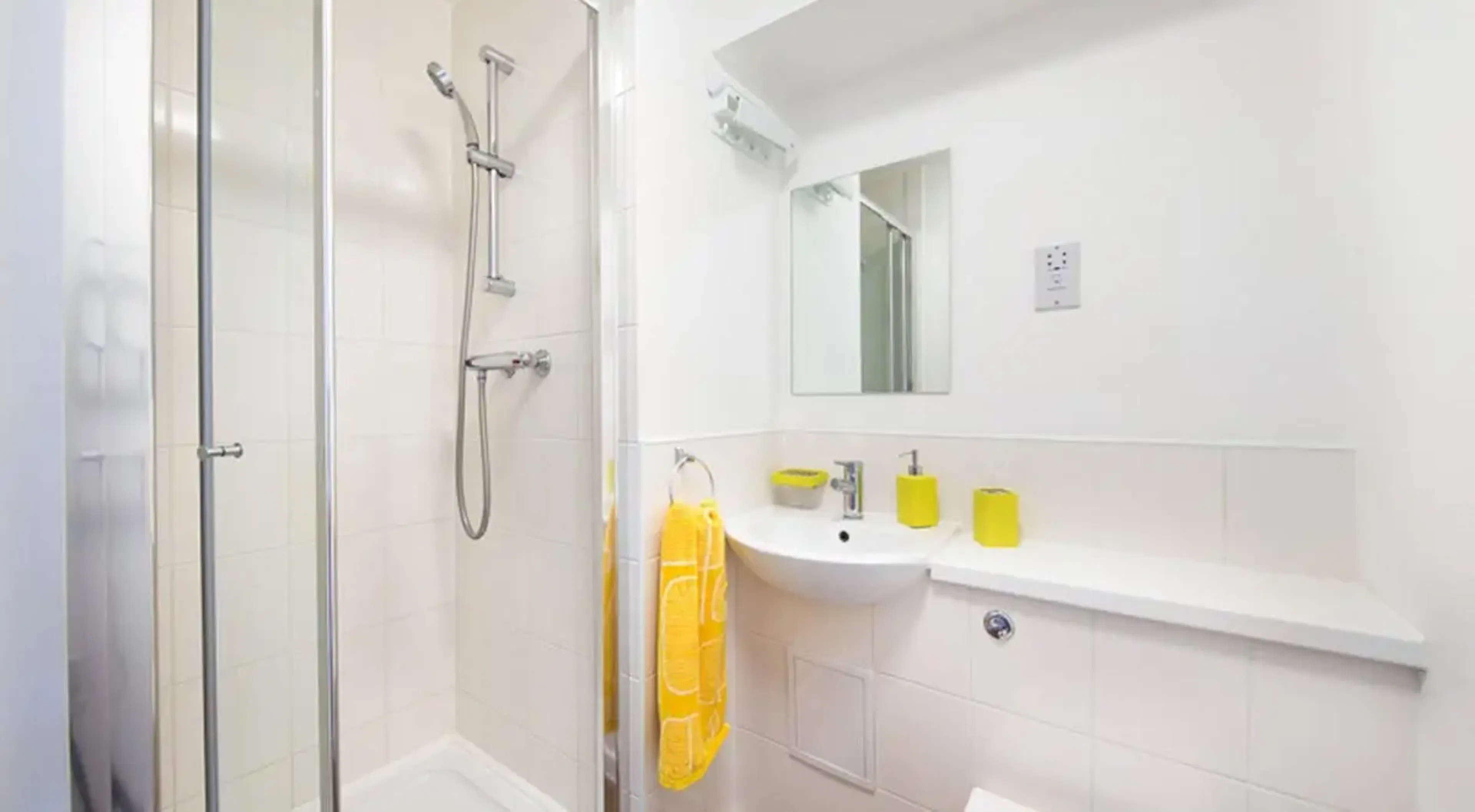 Silver Ensuite BATHROOM 1