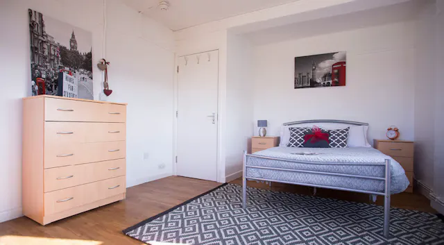 Silver Ensuite room image 2