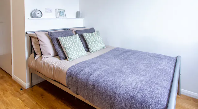 Silver Ensuite room image 3