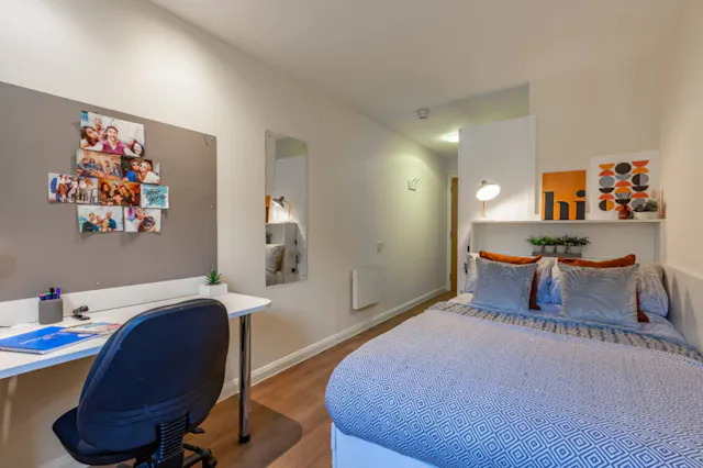 Silver Ensuite room image 1