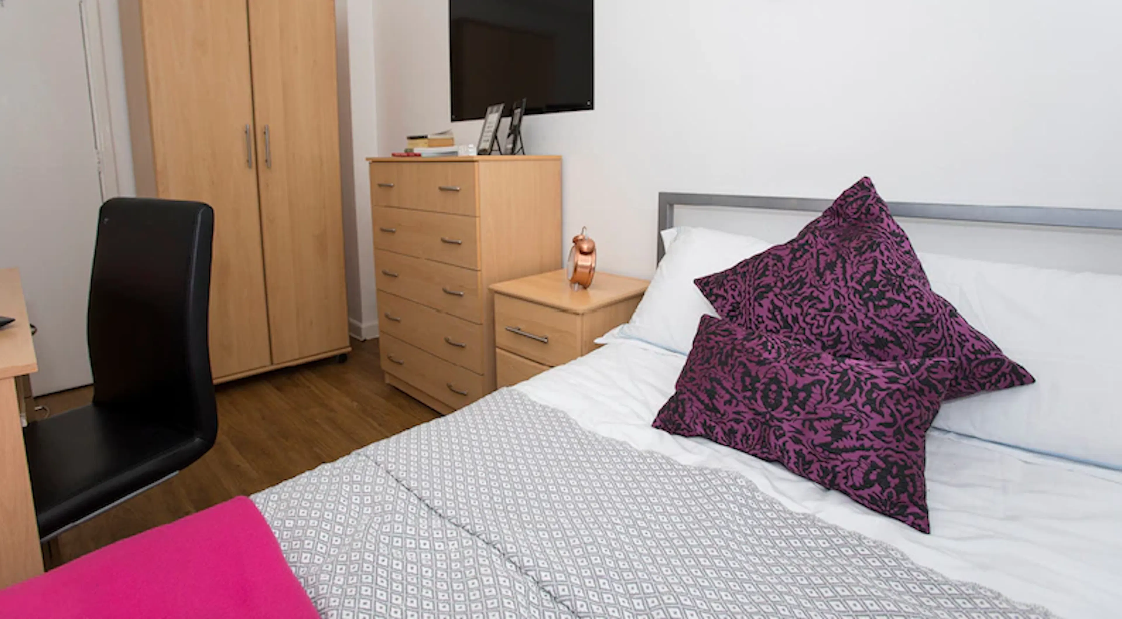 Silver Non En-suite Plus Room ROOM 2