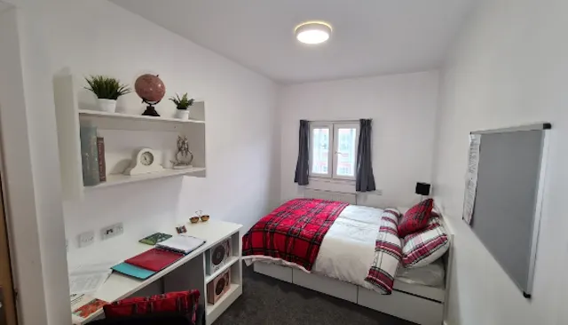 Silver Plus Ensuite room image 1
