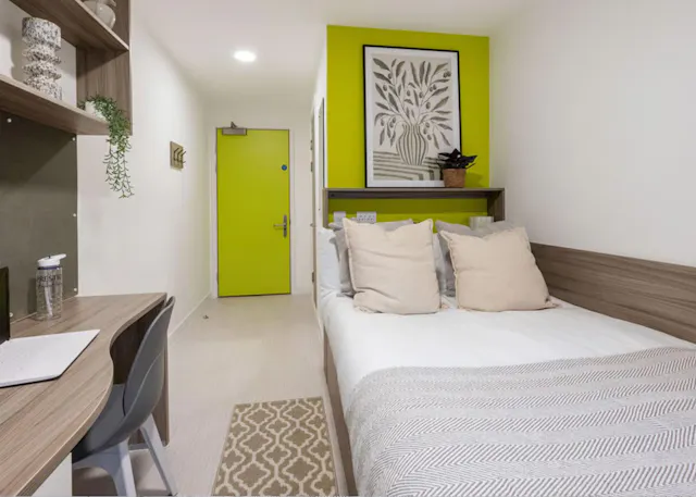 Silver Plus Ensuite room image 1
