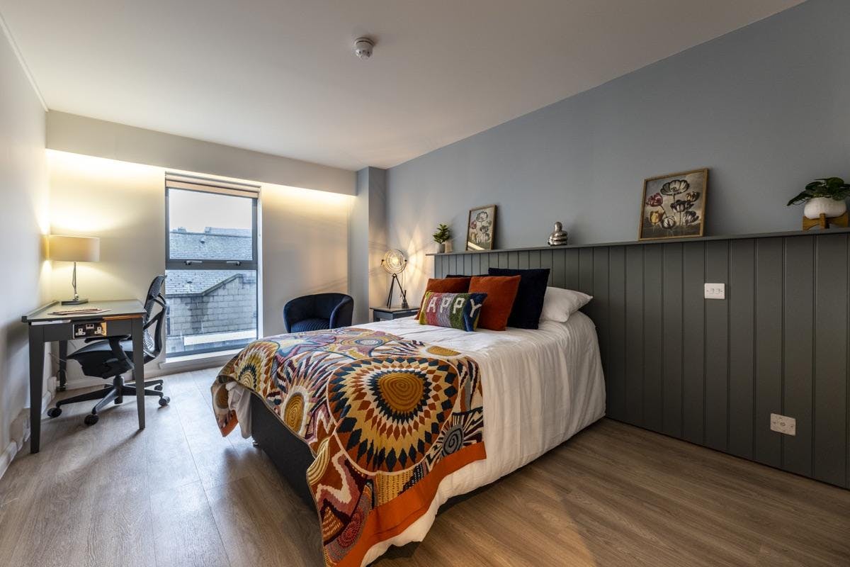 st-andrew-street-aberdeen-aberdeen-Silver Plus Studio 