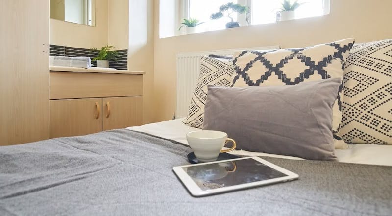 st-andrews-gardens-liverpool-Silver Room