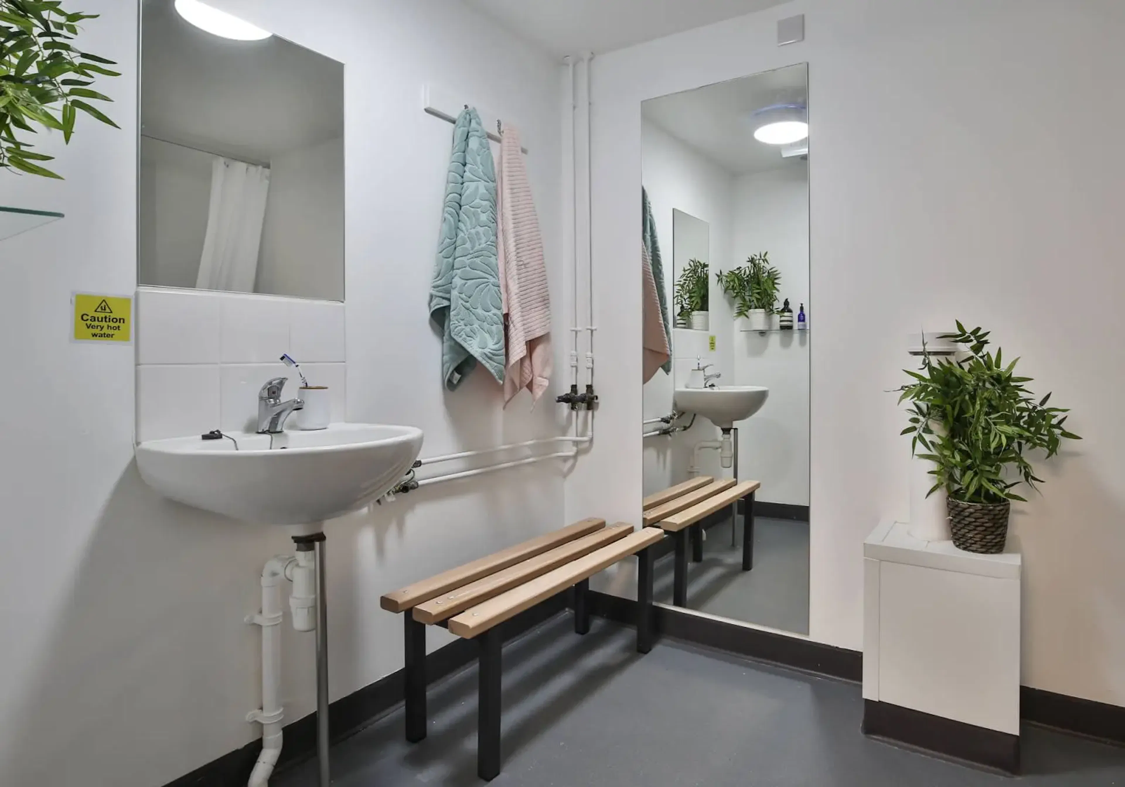 Silver Plus Room BATHROOM 2